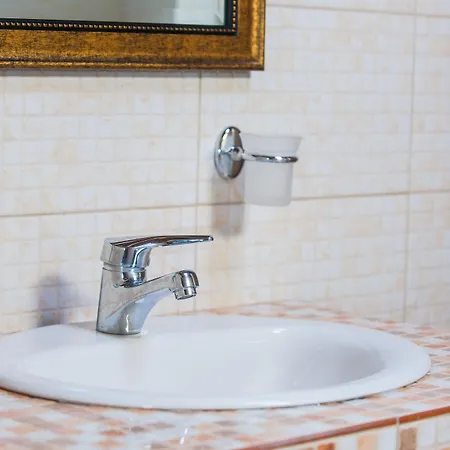 Kamares House & Studios *