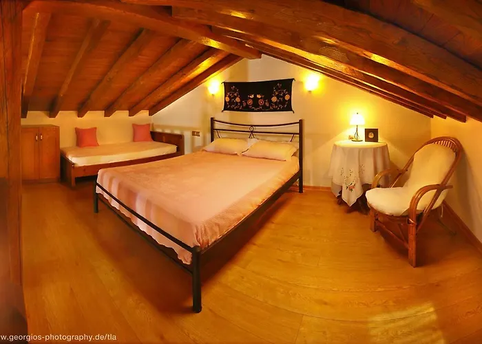Kamares House & Vourvourou