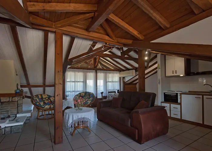 Kamares House &