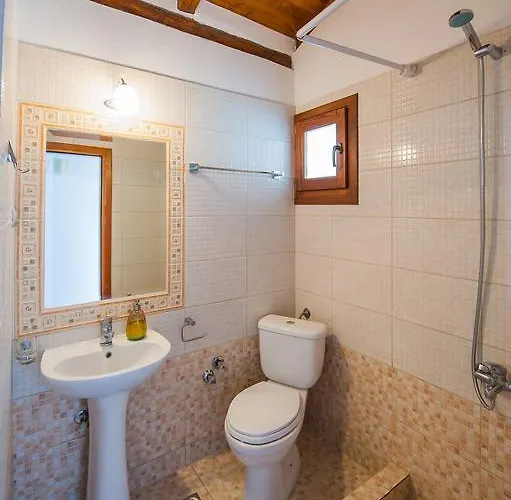 Kamares House &