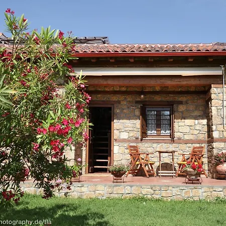 Kamares House & Studios *