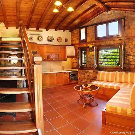 Kamares House & Vourvourou