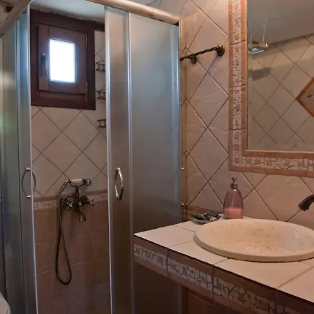 Kamares House & Apartmán *