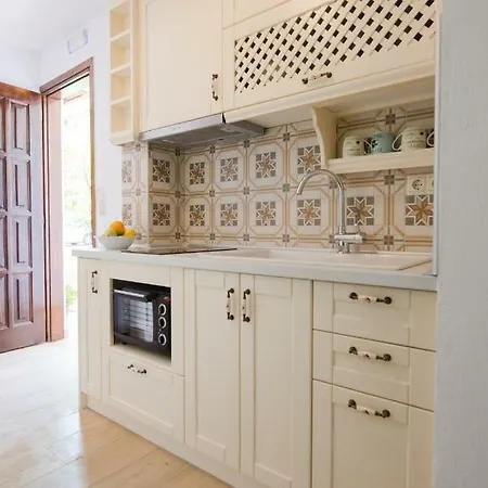 Kamares House & Apartmán *