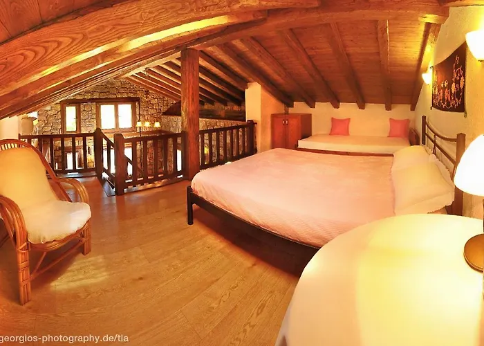Kamares House &