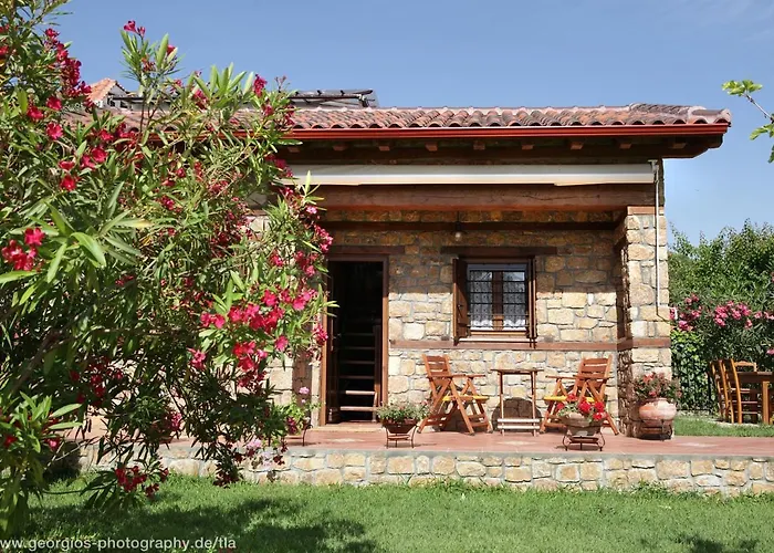 Kamares House & *