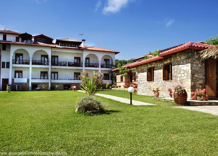 Kamares House & *
