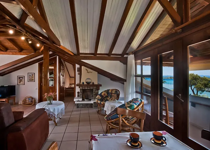 Kamares House &