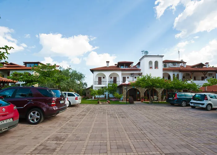 Kamares House & *