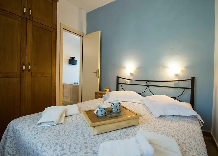 Kamares House &