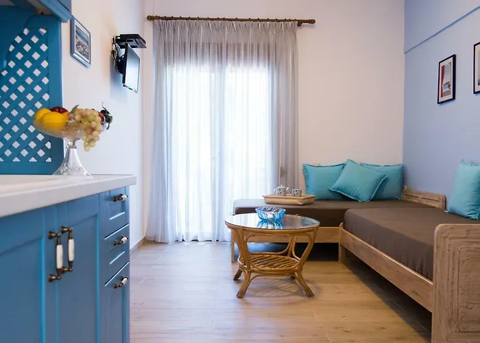 Kamares House & *