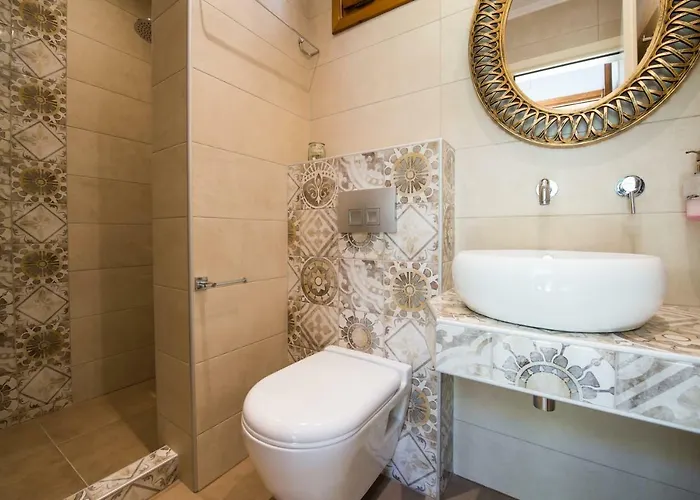 Kamares House &